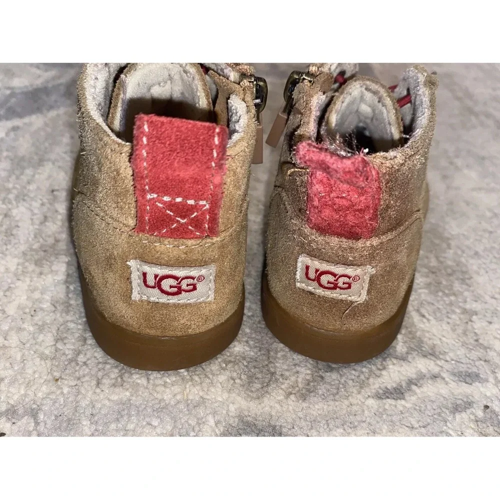 UGG‎ Kids' Kristjan Chukka Boot Beige Boys Size 10 Ankle Boots Suede